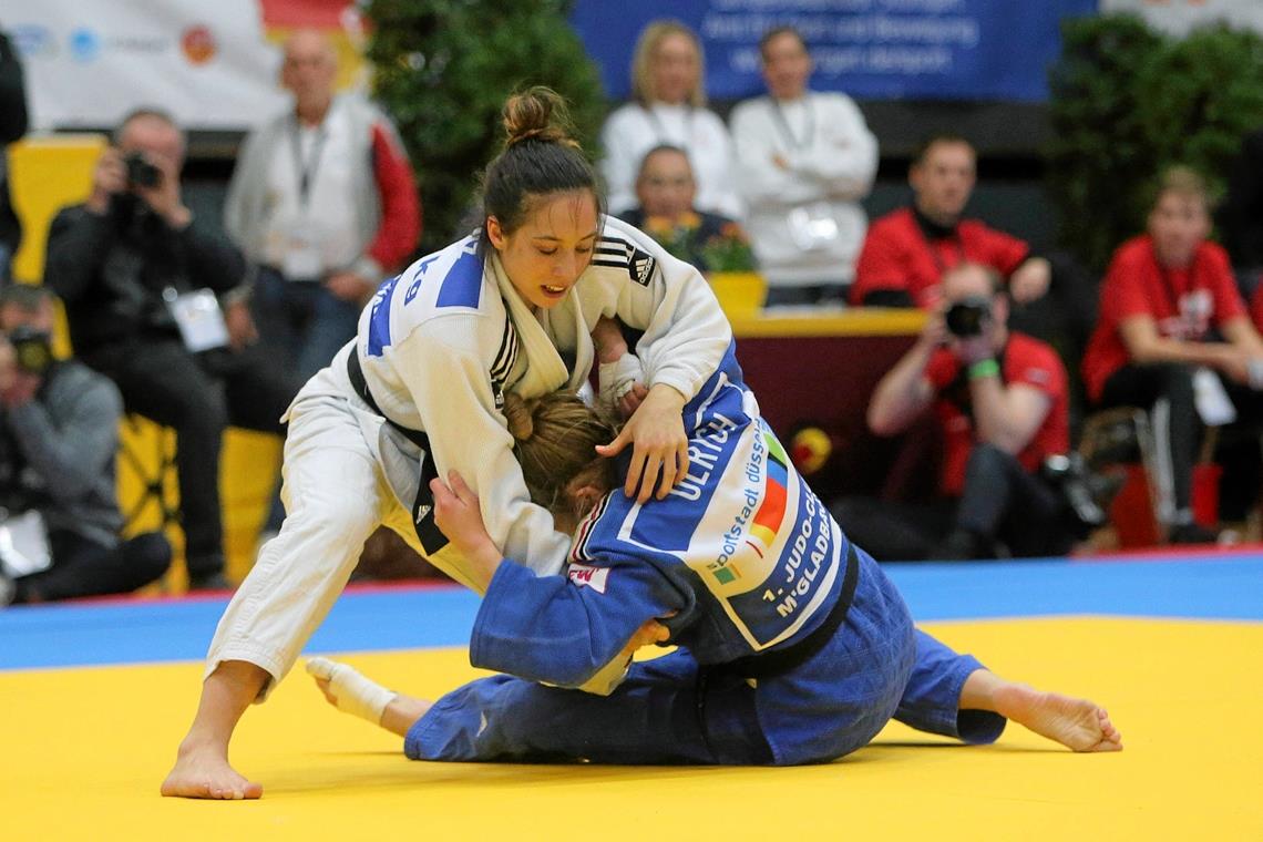 Katharina Menz (oben) fehlte beim Grand Slam das Glück. Archivfoto: Imago