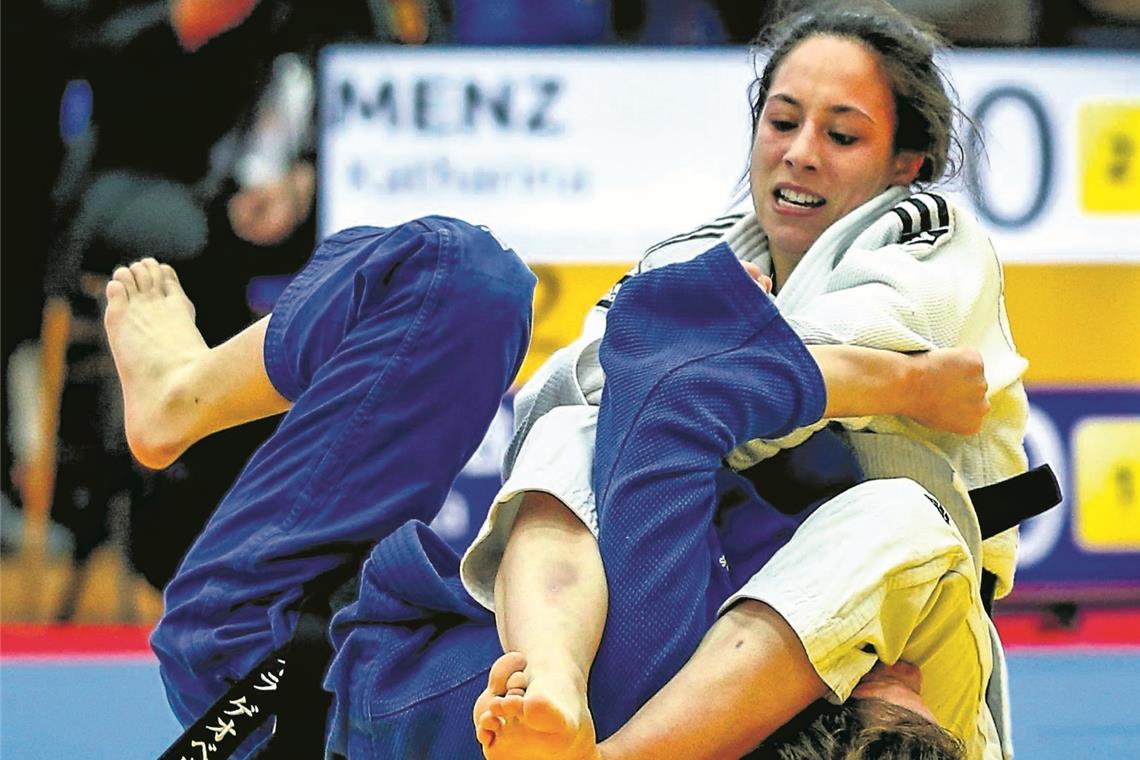 Katharina Menz (oben) freut sich auf die Europameisterschaft in Prag, darf die Backnangerin dann doch endlich wieder richtig zupacken. Foto: A. Becher