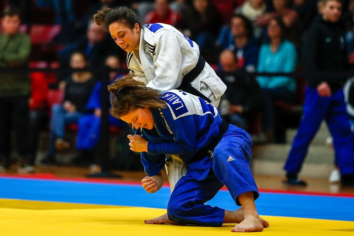 Katharina Menz startet bei den Masters in Doha Katharina Menz (weißer Judoanzug) will in Doha obenauf sein. Foto: A. Becher