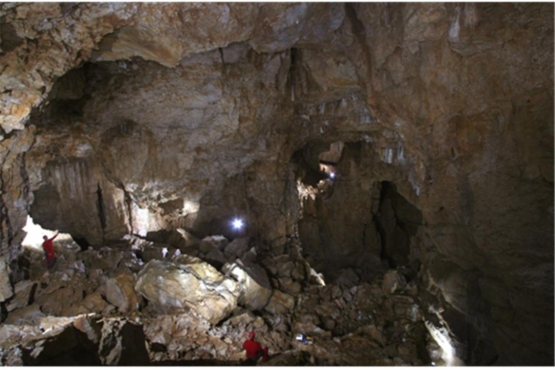 Kathedrale unter Tage:  100 Meter lang, 70 Meter breit, 50 Meter hoch  – Walhalla, die größte Halle der Vetterhöhle. 

Foto: Markus Boldt/Höhlenverein Blaubeuren