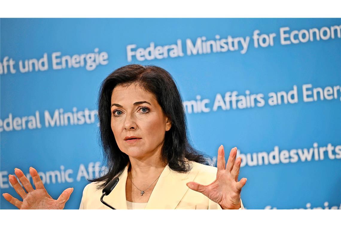 Katherina Reiche (CDU), Bundesministerin für Wirtschaft und Energie, spricht bei einer Pressekonferenz im Bundeswirtschaftsministerium.