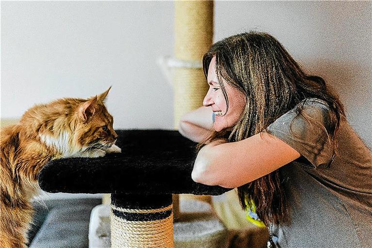 Kathrin Köhrer mit ihrem Kater Oskar. Ihr Motto: Man muss dem anderen Lebewesen mit Respekt begegnen. Foto: privat