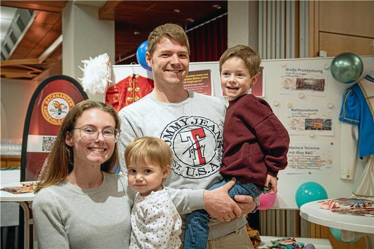 Kathrin und Thorsten Schnäbele mit ihren Kindern Pauline (vorne) und Flynn. Fotos: Alexander Becher