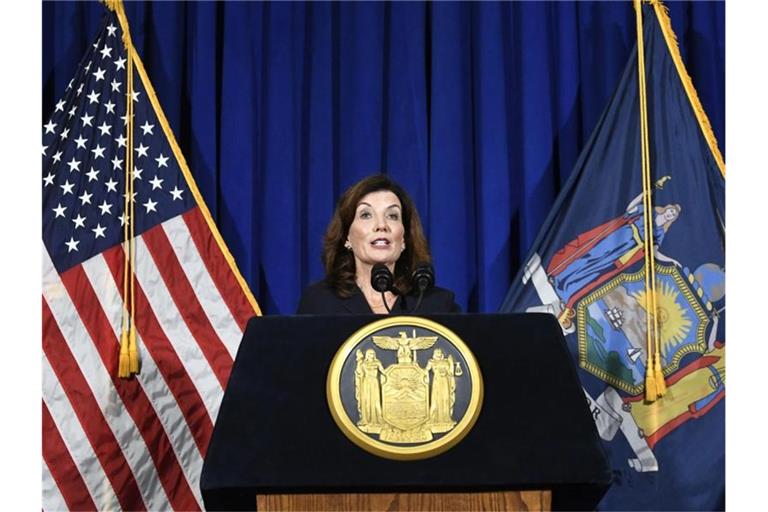 Kathy Hochul gibt als designierte Gouverneurin von New York eine Pressekonferenz im State Capitol in Albany. Foto: Hans Pennink/FR58980 AP/dpa
