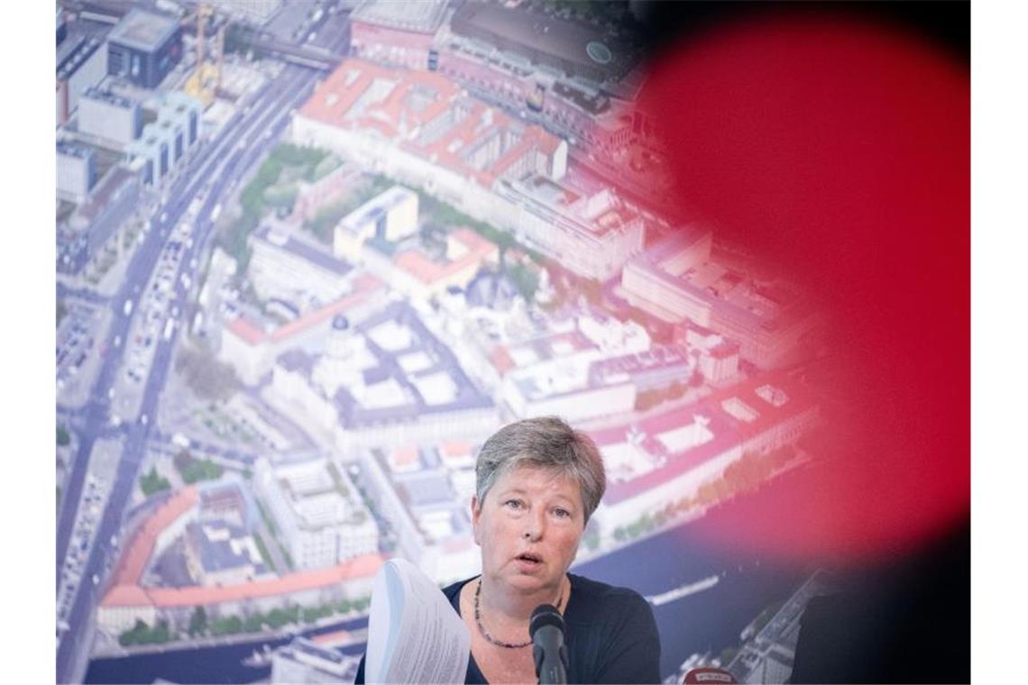 Katrin Lompscher (Die Linke), Berliner Senatorin für Stadtentwicklung und Wohnen: Der geplante Mietendeckel in Berlin wird voraussichtlich weniger Mietsenkungen bringen als zunächst geplant. Foto: Kay Nietfeld