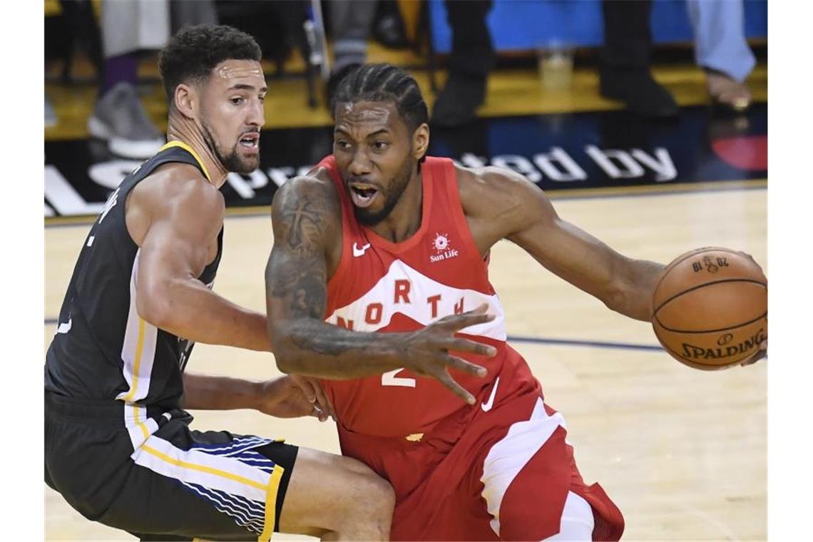 Kawhi Leonard (r) führte die Toronto Raptors zur NBA-Meisterschaft. Foto: Frank Gunn/The Canadian Press/AP
