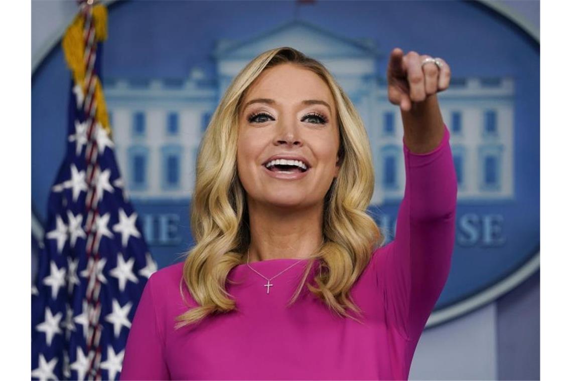 Kayleigh McEnany, damals Sprecherin des Weißen Hause, spricht während einer Pressekonferenz. (Archivbild). Foto: Evan Vucci/AP/dpa