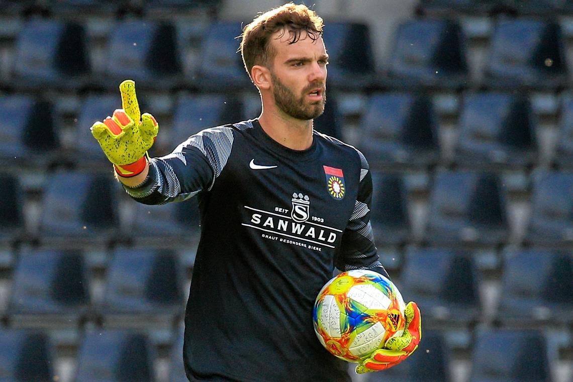 Keeper Oliver Schnitzler muss eine längere Pause einlegen. Foto: A. Becher