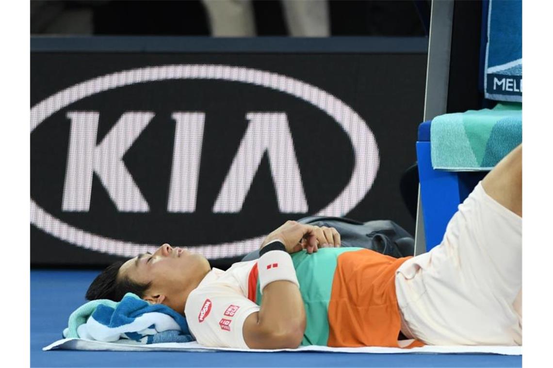 Djokovic spart Kraft: Nun im Halbfinale gegen Pouille Kei Nishikori musste während der Partie behandelt werden. Foto: Lukas Coch/AAP