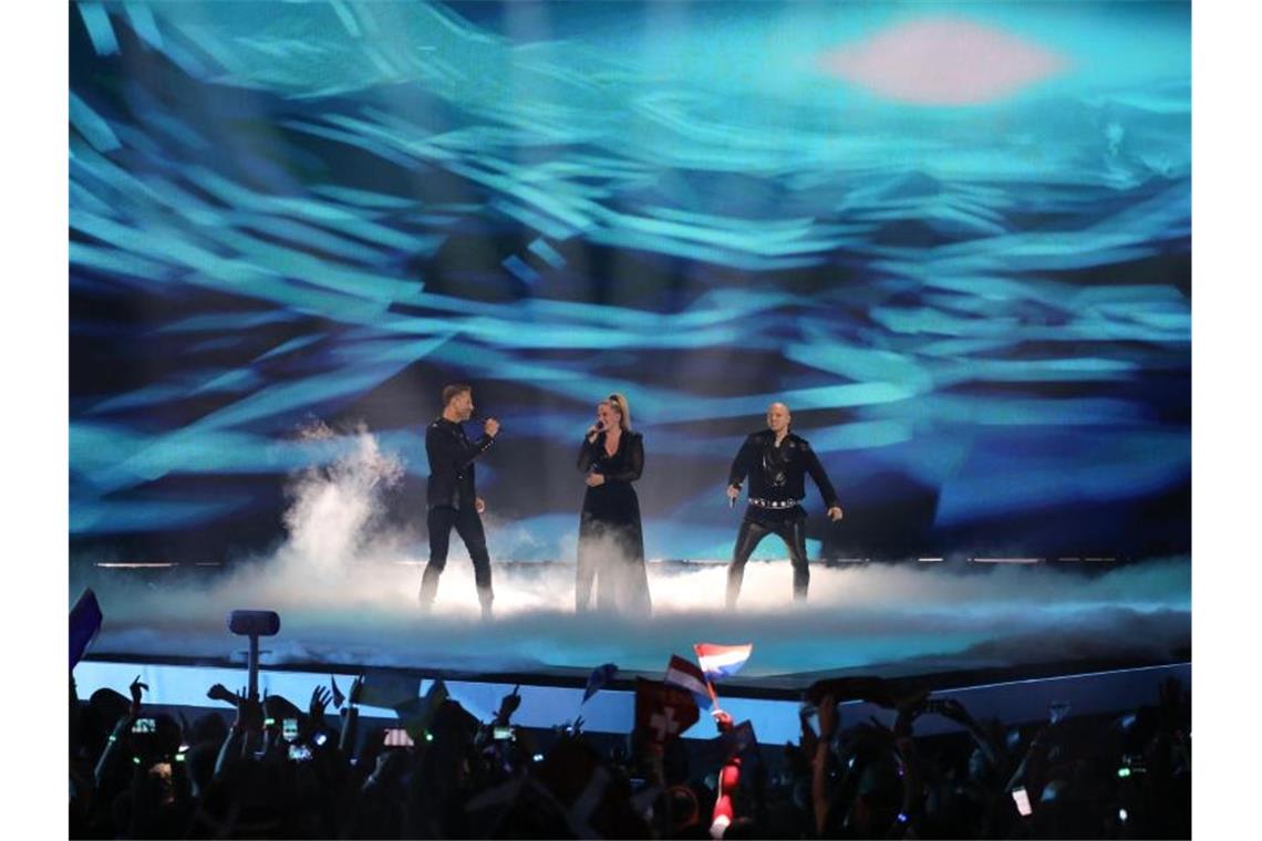 Niederlande gewinnen ESC - Madonna enttäuscht KEiiNO aus Norwegen sind auf dem fünften Platz gelandet. Tom Hugo (l) lebt übrigens mit seinem Mann in Berlin. Foto: Ilia Yefimovich