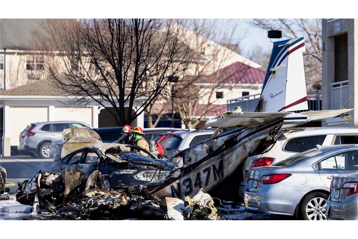 Kleinflugzeug stürzt in Pennsylvania auf Parkplatz Kein Anwohner hat Verletzungen erlitten.