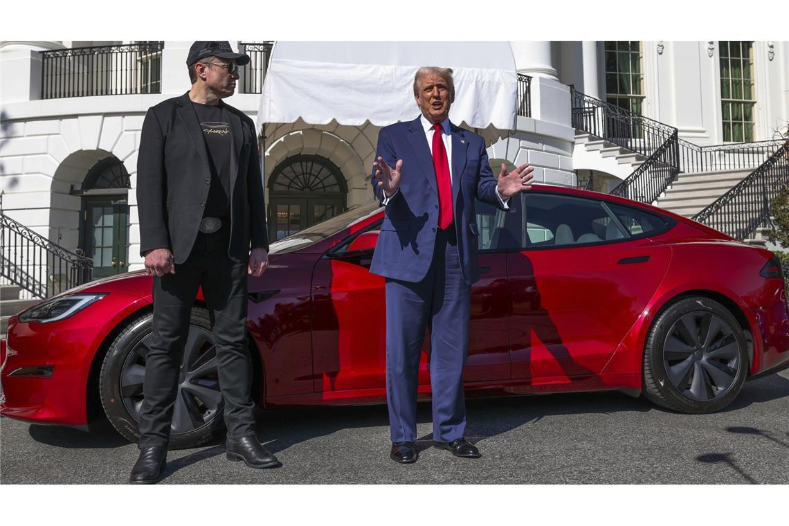 Trump äußert sich nach Streit wieder positiv über Musk Kein halbes Jahr nach dem Zerwürfnis mit Elon Musk hat US-Präsident Donald Trump wieder gute Worte für den Tech-Milliardär übrig (Archivfoto).