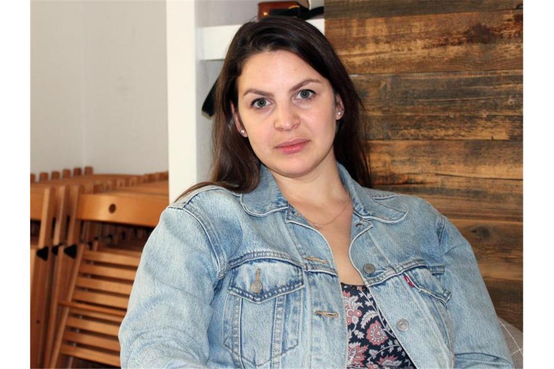 Vater getötet: Russisches Schwestern-Trio vor Gericht „Keine Bewegung nach vorn“: Anna Riwina leitet in Moskau eine Anlaufstelle für Opfer häuslicher Gewalt. Foto: Claudia Thaler/dpa