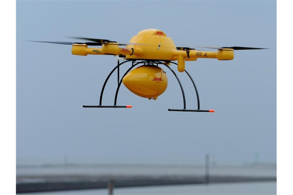DHL stellt Entwicklung der Zustelldrohne „Paketkopter“ ein „Keine neuen Pilotprojekte vorgesehen“: Für die Deutsche Post ist das Kapitel Paketdrohnen vorerst geschlossen. Foto: Ingo Wagner/dpa
