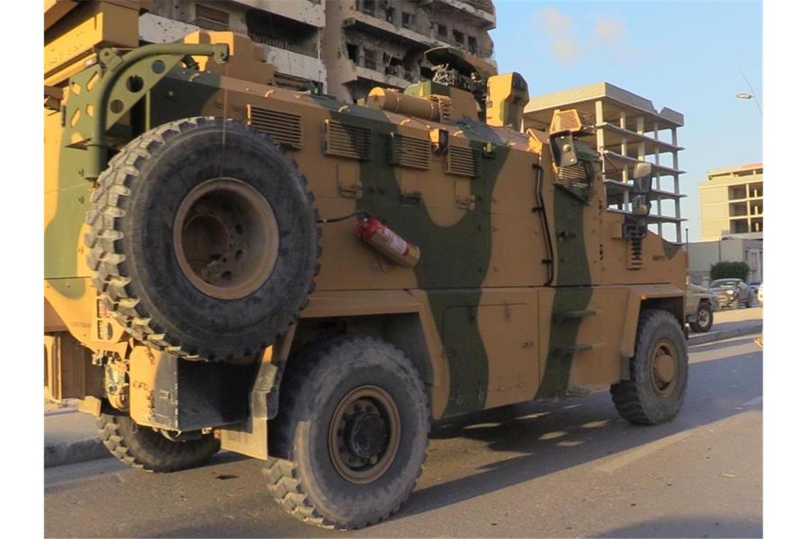 Keine Wahlen in Sicht: Ein Fahrzeug der Streitkräfte in Misurata, etwa 250 km östlich von Tripolis. Foto: Hamza Turkia/XinHua/dpa