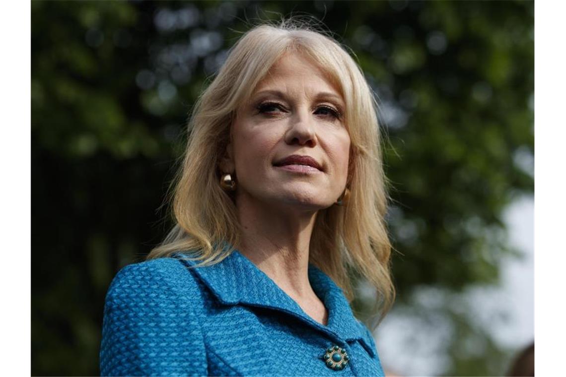 Kellyanne Conway, Beraterin von US-Präsident Trump, bleibt im Weißen Haus. Foto: Evan Vucci/AP