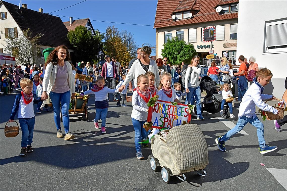 Kelterfest und Umzug in Aspach, Kelterfest wie früher mit Festumzug am Sonntag i...