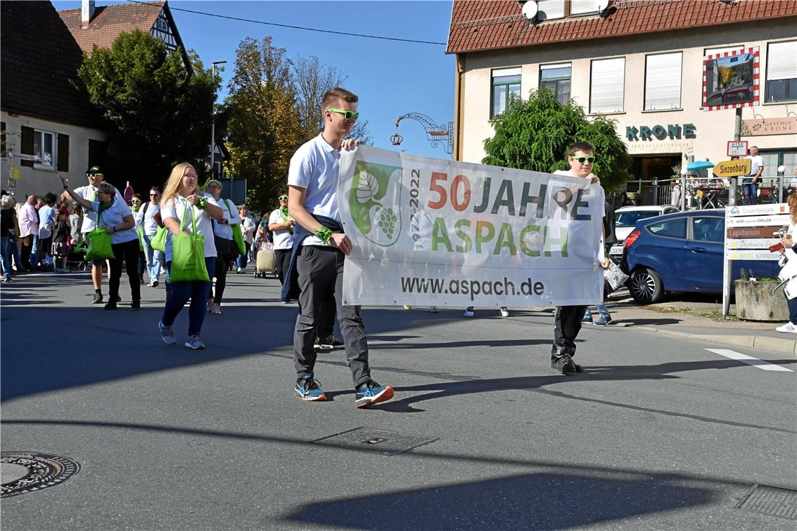 Kelterfest und Umzug in Aspach, Kelterfest wie früher mit Festumzug am Sonntag i...