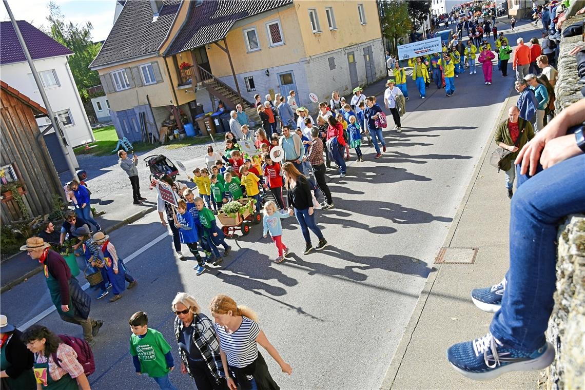 Kelterfest und Umzug in Aspach, Kelterfest wie früher mit Festumzug am Sonntag i...