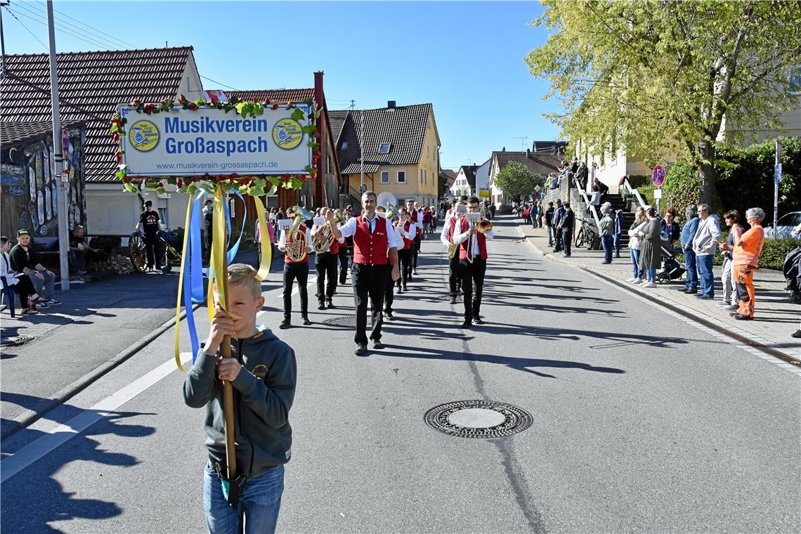 Kelterfest und Umzug in Aspach, Kelterfest wie früher mit Festumzug am Sonntag i...