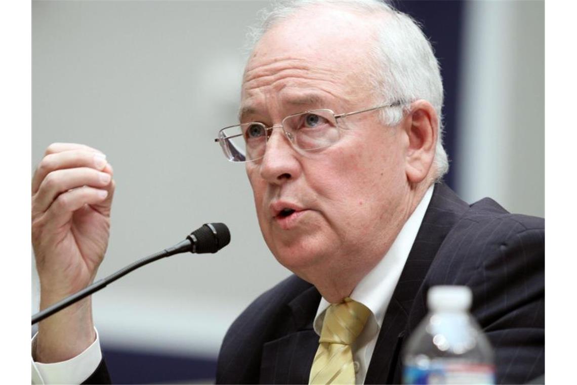 Trump-Anwälte greifen an: Anklagepunkte verfassungswidrig Ken Starr, der Sonderermittler im Amtsenthebungsverfahren gegen den damaligen US-Präsidenten Clinton, wird dem Team der Trump-Verteidiger angehören. Foto: Lauren Victoria Burke/FR132934 AP/dpa/Archivbild vom 08.05.2014