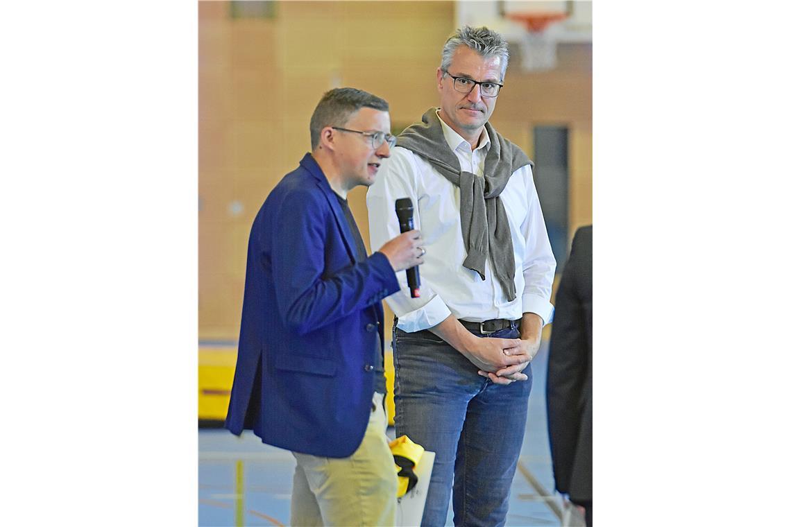 Kenth Joite (links), Fußballschiedsrichter mit angeborenem Herzfehler, und Knut ...