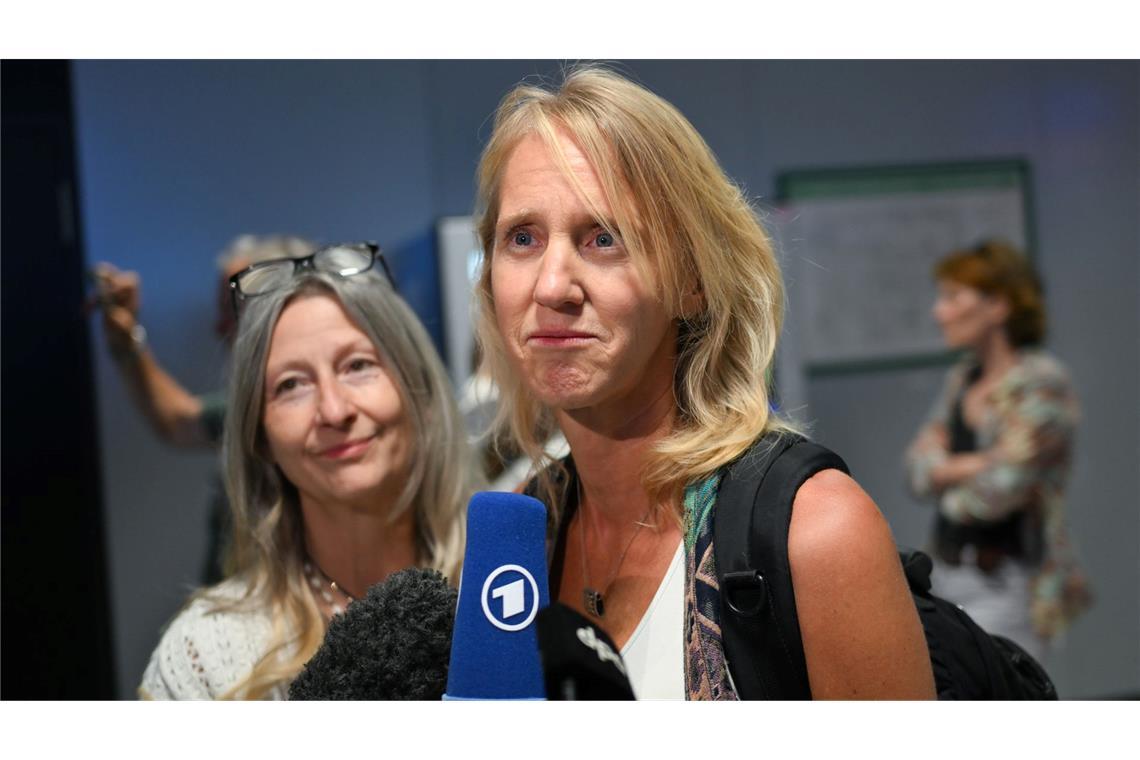 Israel-Rückkehrer in Deutschland gelandet Kerstin (r.) und Carina berichteten von einer abenteuerlichen Reise nach Amman.