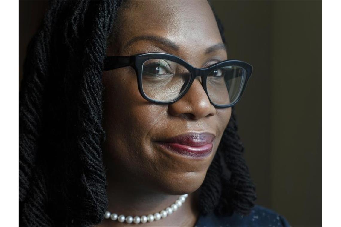 Schwarze Frau für Supreme Court nominiert Ketanji Brown Jackson hat an der Elite-Universität Harvard studiert und ist seit 2021 Richterin am Berufungsgericht des Hauptstadtdistrikts District of Columbia. Foto: Jacquelyn Martin/AP/dpa