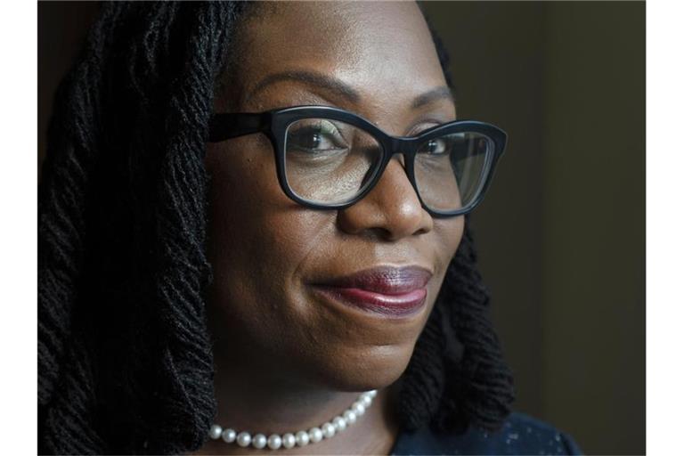 Ketanji Brown Jackson hat an der Elite-Universität Harvard studiert und ist seit 2021 Richterin am Berufungsgericht des Hauptstadtdistrikts District of Columbia. Foto: Jacquelyn Martin/AP/dpa