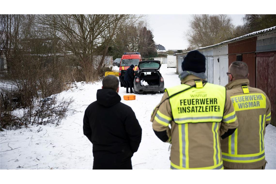 Kettensägen und Taucher waren bei der Suchaktion im Einsatz.