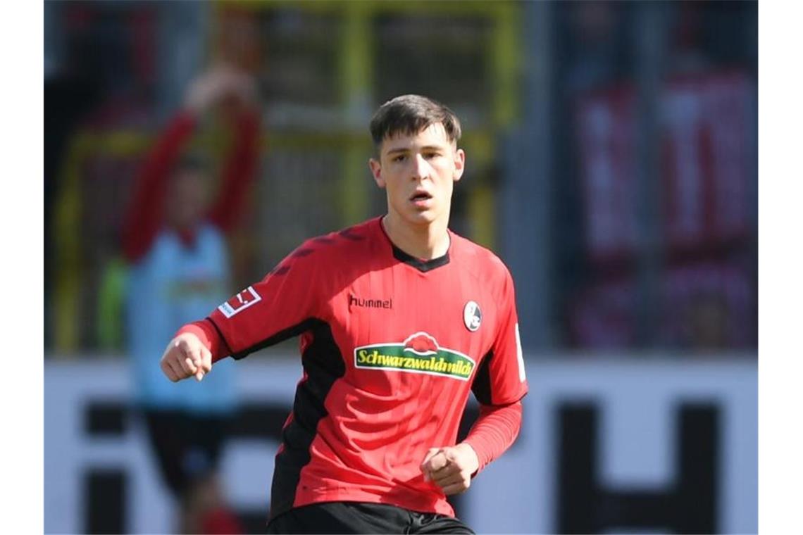 Union vor Ausleihe von Keven Schlotterbeck aus Freiburg Keven Schlotterbeck von Freiburg spielt den Ball. Foto: Patrick Seeger/Archivbild