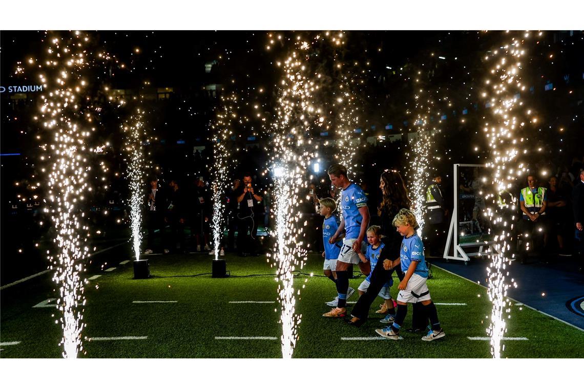 Bilder des Tages Kevin De Bruyne verabschiedet sich von Manchester City beim seinem letzten Heimspiel.