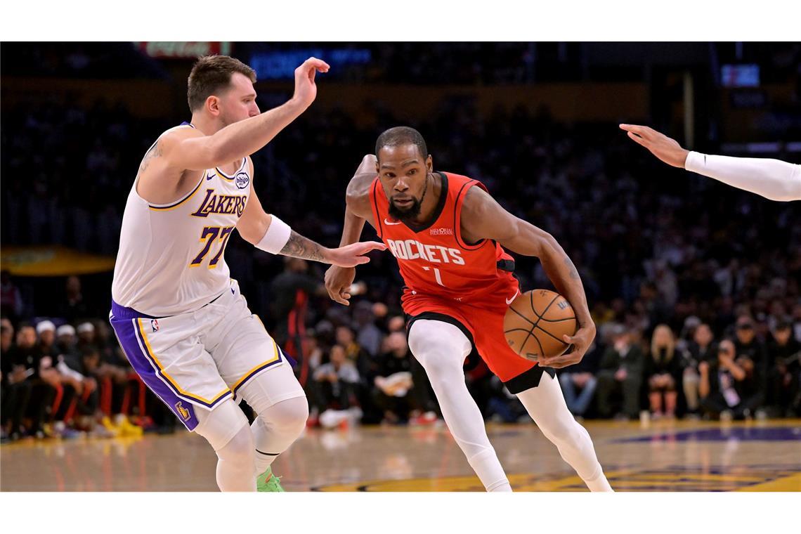 Kevin Durant (r) und Luka Doncic erzielten jeweils 25 Punkte.
