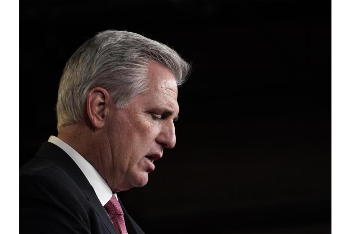 Kapitol-Attacke: Republikaner McCarthy will nicht aussagen Kevin McCarthy, Minderheitsführer der Republikaner im Repräsentantenhaus, spricht während einer Pressekonferenz im Kapitol. Foto: Susan Walsh/AP/dpa