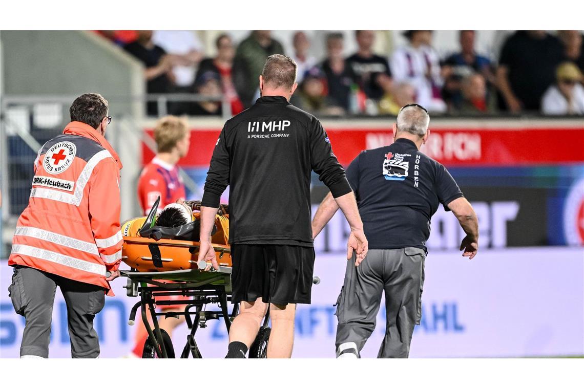 Heidenheim-Torwart Müller erleidet Gehirnerschütterung Kevin Müller prallte mit Gegenspieler Ibrahima Sissoko heftig zusammen.