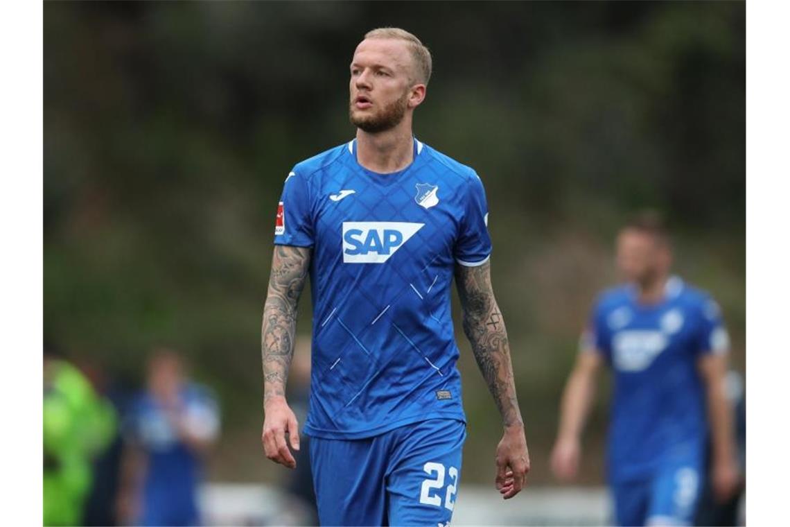 Werder Bremen leiht Vogt von der TSG Hoffenheim aus Kevin Vogt blickt zur Seite. Foto: Friso Gentsch/dpa