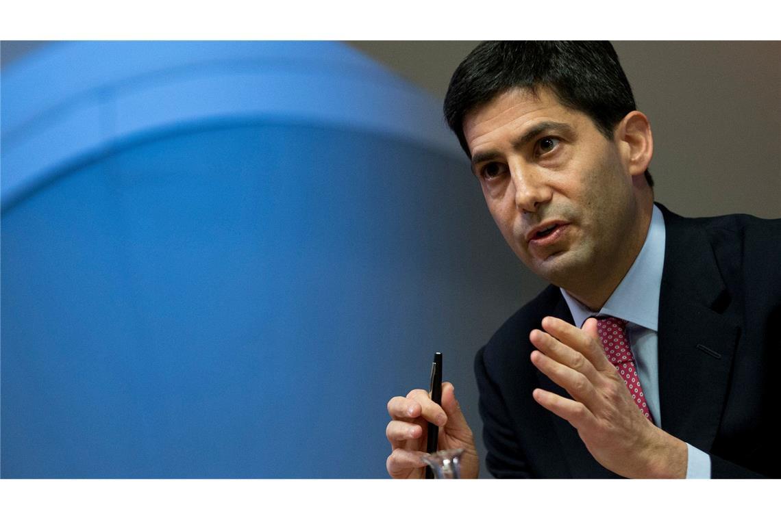 Kevin Warshs Nominierung als Fed-Chef sorgt für Spannungen: Politische Blockaden, Ermittlungen und Machtkämpfe um die Unabhängigkeit der Zentralbank.