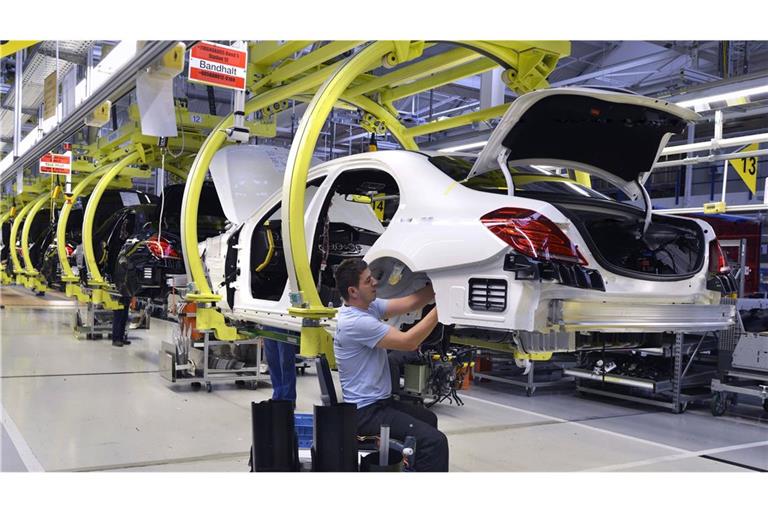 Kfz-Montage bei Mercedes in Sindelfingen: Die Wirtschaft in Baden-Württemberg hängt stark von der Entwicklung der Automobilbranche ab.