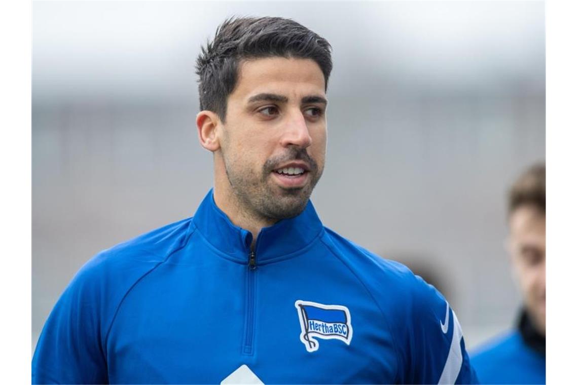 Rückkehrer Khedira gegen Bayern nicht in Hertha-Startelf Khedira steht vier Tage nach seinem Wechsel zu Hertha BSC nicht in der Startelf gegen den FC Bayern München. Foto: Andreas Gora/dpa