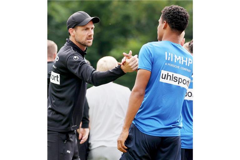 Kickers-Coach Marco Wildersinn (li.) mit Neuzugang Melkamu Frauendorf