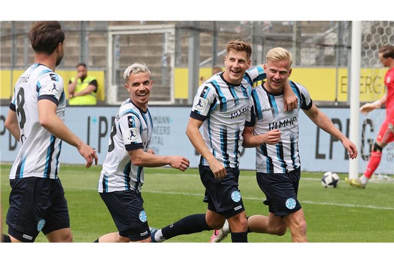 Kickers-Jubel: David Tomic, Christian Mauersberger, Nico Blank und Per Lockl  (v.li.).