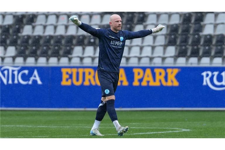 Kickers-Keeper Felix Dornebusch hielt in der Nachspielzeit einen Handelfmeter.