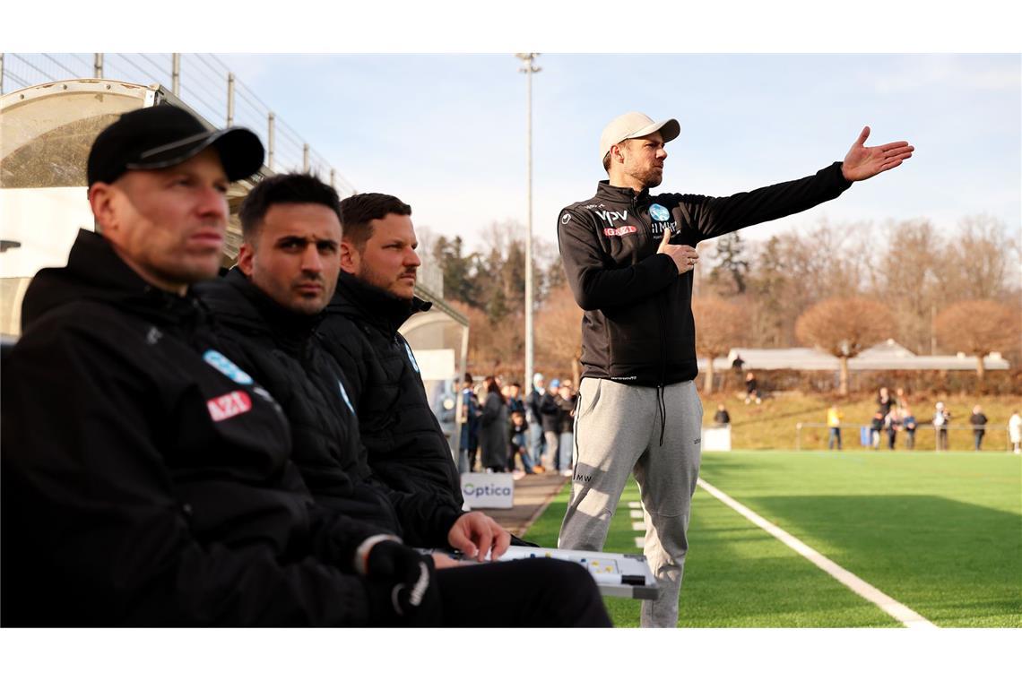 Kickers-Trainer Marco Wildersinn hatte viel zu korrigieren.