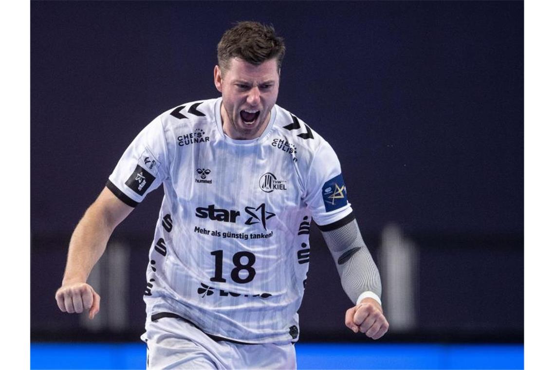 Kiels Handballer triumphieren in der Champions League Kiels Niclas Ekberg jubelt nach einem Treffer. Foto: Marius Becker/dpa