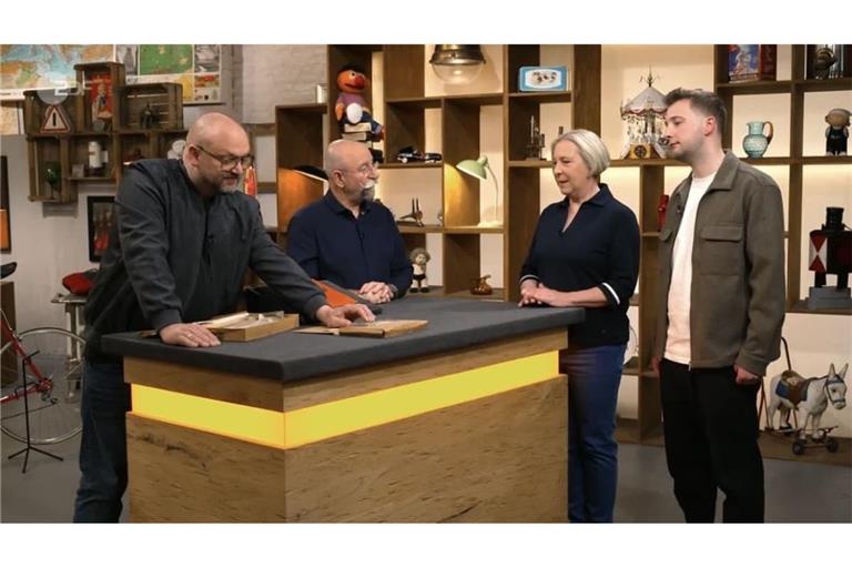 Kiki und Tom Gaiser aus Gomaringen waren bei „Bares für Rares“. 100 Euro hatten sie sich für ihr Fundstück gewüscht, bekommen haben sie letztlich 400 Euro.