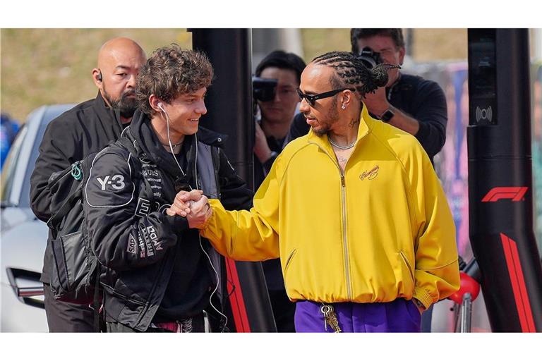 Kimi Antonelli (l) holte sich den Rekord des jüngsten WM-Führenden von Lewis Hamilton.