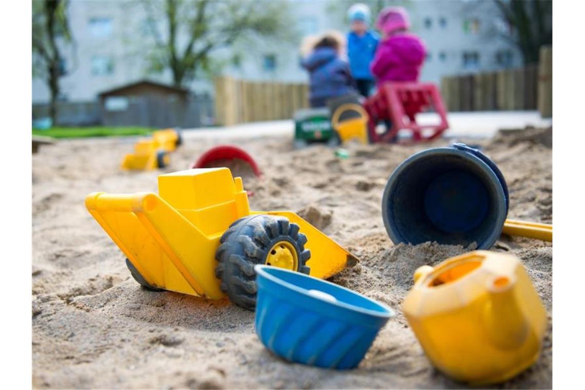 Kinder spielen in einer Kindertagesstätte in Düsseldorf (Archivbild). Foto: Monika Skolimowska/dpa