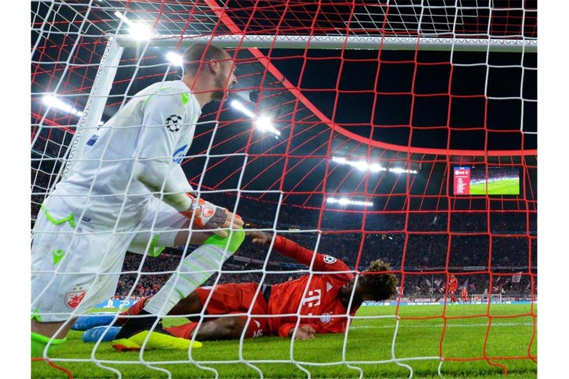 Kingsley Coman (r) trifft gegen Belgrads Torwart Milan Borjan 1:0 für Bayern München. Foto: Sven Hoppe