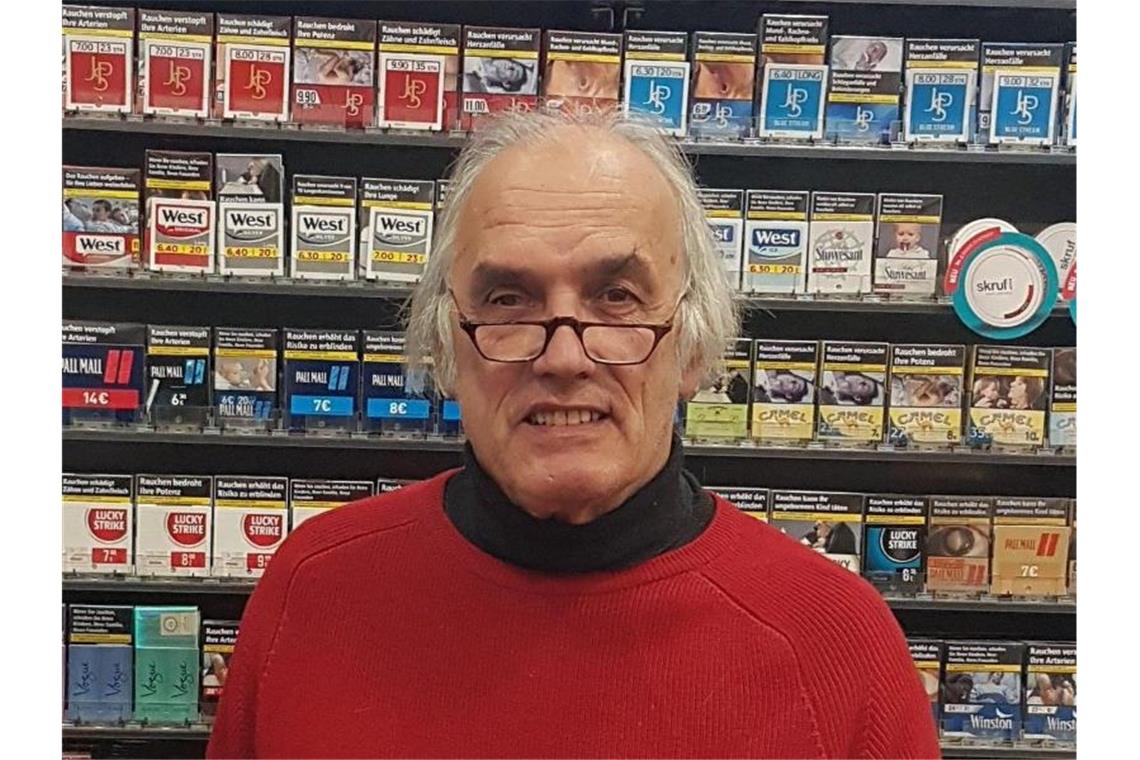 Trotz Sechser im Lotto: Statt 24.000 Euro nichts gewonnen Kioskmitarbeiter Rainer Henning hätte rund 24.000 Euro im Lotto gewonnen - hätte er seinen Systemschein anderswo gekauft. Foto: Cane-Sophie Buzludag/dpa