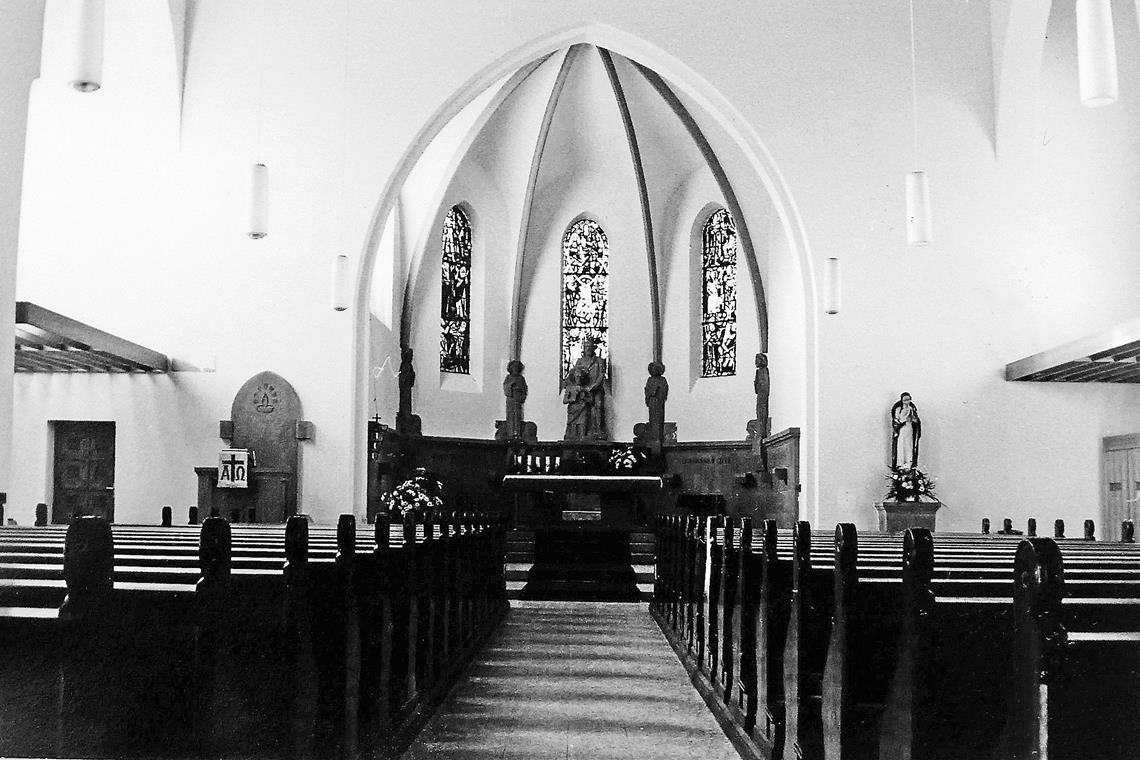 Der Patron der Gerber ist Namensgeber Kirche St. Johannes nach dem Umbau von 1968, als der Innenraum nochmals umgestaltet wurde.